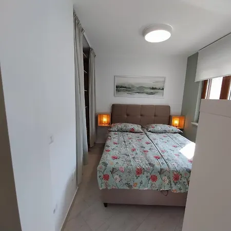 Studio-apartman Serenity With A Pool And A Grill *