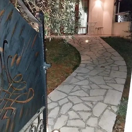 Studio-apartman Serenity With A Pool And A Grill *