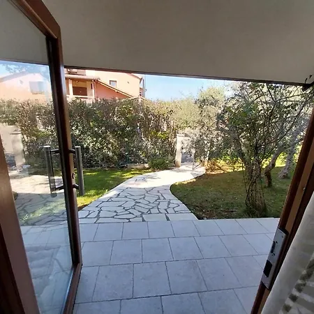 Апартаменты Studio-apartman Serenity With A Pool And A Grill Нова-Вас