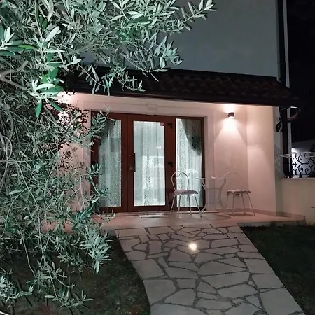 Apartment Studio-apartman Serenity With A Pool And A Grill